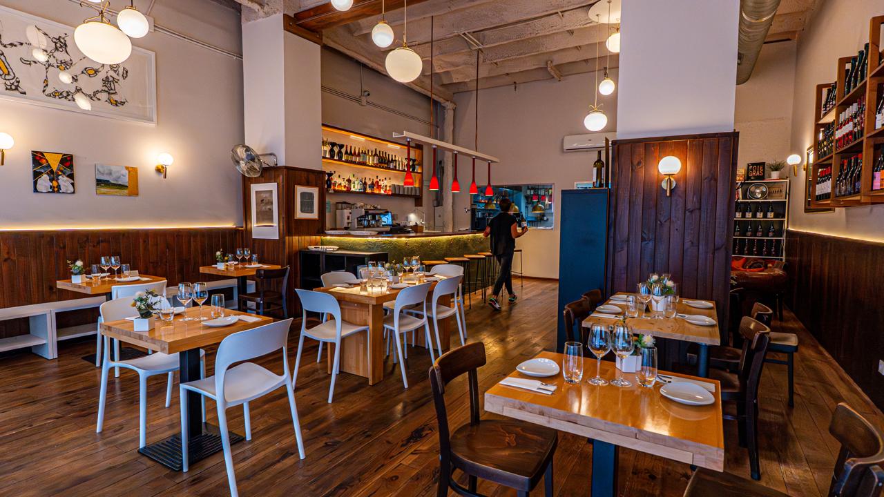 Interior view of Més de Vi Restaurant
